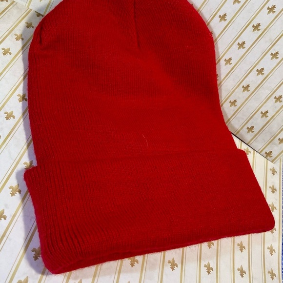 🍀 3/$15 Unbranded Red Knit Cuffed Beanie - Picture 3 of 3